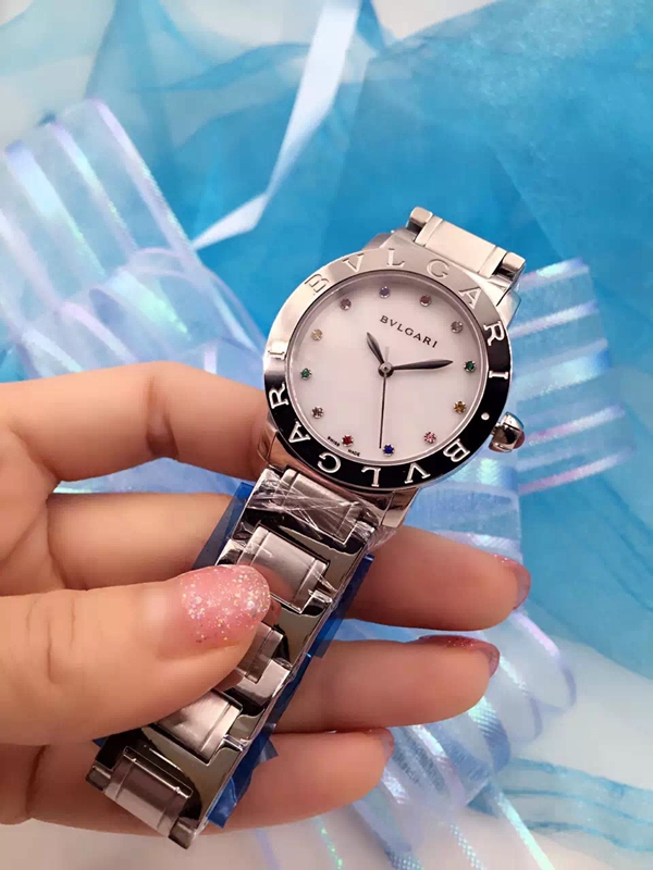 ブルガリ時計正面デザイン